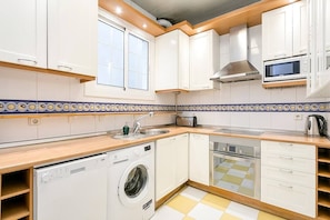 Fully equipped kitchen with a washing machine