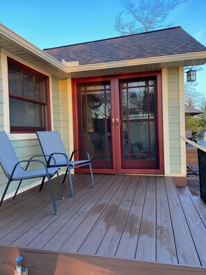 3rd porch area to enjoy your coffee!
