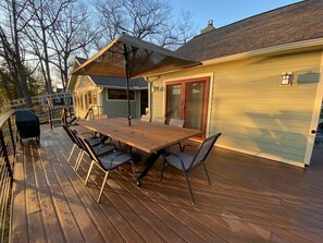 Outdoor dining & seating