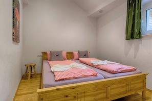 Ferienwohnung Herzogenhorn, EG, 73qm, 2 Schlafzimmer, max. 6 Personen (4 Erwachsene)-Schlafzimmer 2