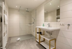 Ferienwohnung Herzogenhorn, EG, 73qm, 2 Schlafzimmer, max. 6 Personen (4 Erwachsene)-Bad