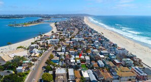 Ideal location between the beach and the bay