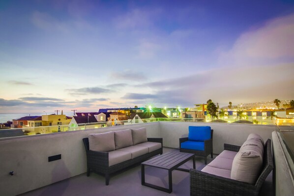 Private Rooftop 360° ocean and bay views