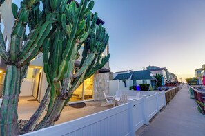 Court walkway to beach