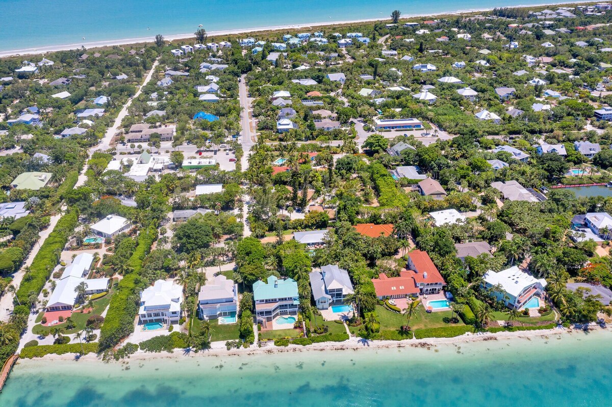 The Lovebird-sleeps 3! Great value on Sanibel-walk to dining, shops and Historic East End Lighthouse
