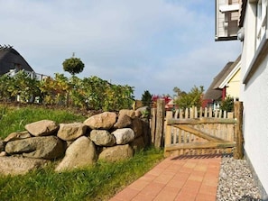 Ruhe-Insel Ferienhaus - Blick auf das Gartentor