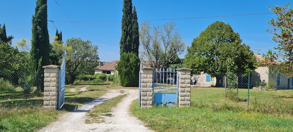 Enceinte de lâhĂ©bergement