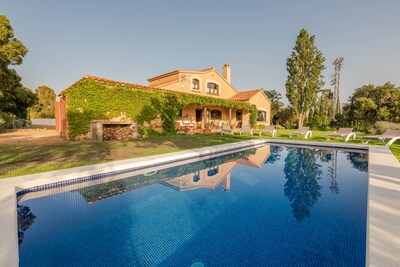Magnificent farmhouse 13 minutes from the best beaches of the Costa Brava