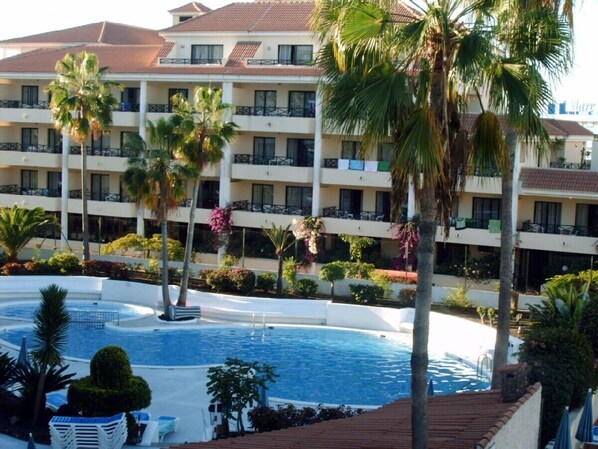 Pool area & gardens