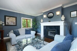 Front Livingroom