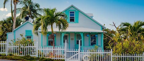 Palm Cottage - A quaint, historic family home built in 1920.