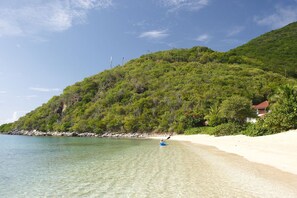 Mahoe Bay beach