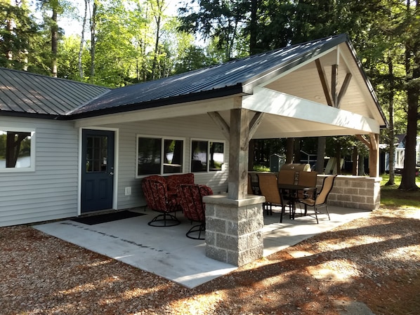 Outdoor Living area with Gas Grill