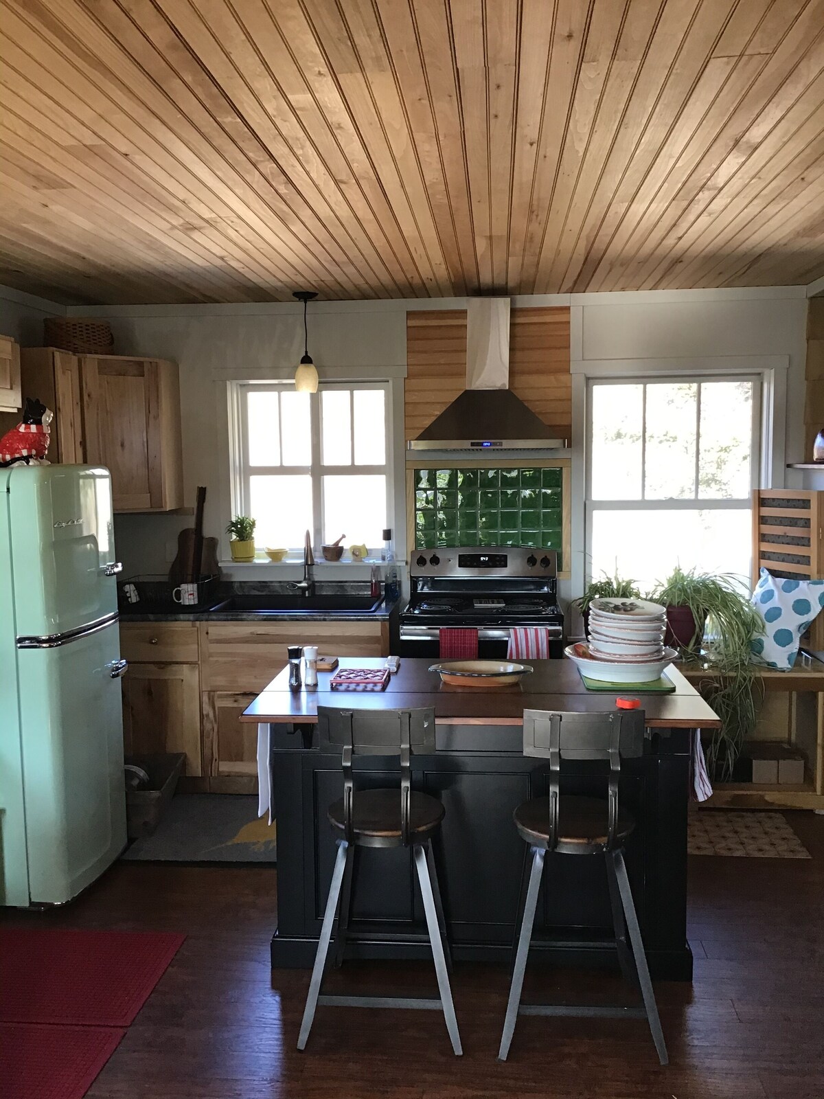 24 – Funky and charming, recently built ‘small house’ in West Tremont