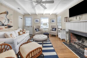416 Union - Compound - Living Space