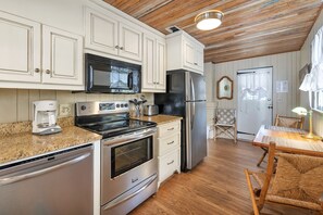 416 Union - Compound - Kitchen