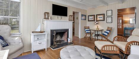 416 Union - Compound - Living Space