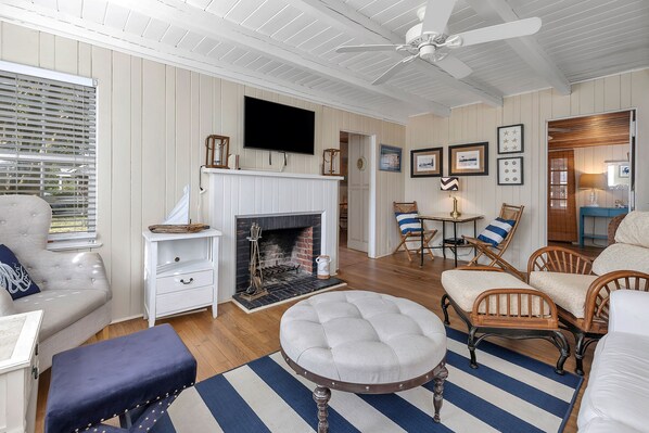 416 Union - Compound - Living Space