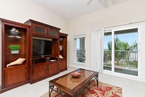 South Padre Island is home to the most stunning beach sunsets in Texas. Our bayfront vacation home is just where you need to be!