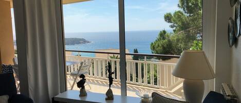 3 bedroom apartment with spectacular views, 200 meters from Sant Pol beach