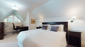 Master Bedroom w/ King Bed, Desk & Ensuite