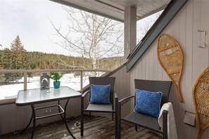 Balcony w/ BBQ