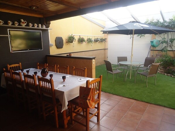 Outdoor dining