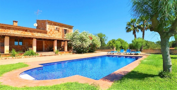 Beautiful finca with pool in Majorca