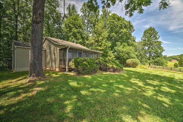 Rixeyville Vacation Rental | 2BR | 1.5BA | 810 Sq Ft | Stairs Required