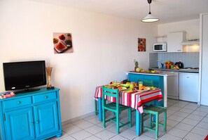 Make a tasty meal in your own kitchen!