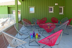 The welcoming lobby provides a lounge area for guests to relax.