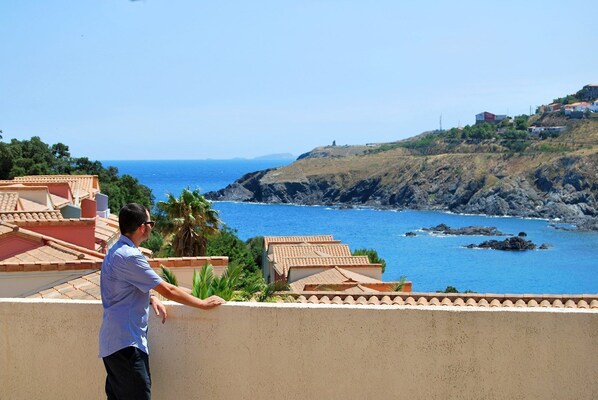 Experience the picturesque atmosphere at this amazing property.