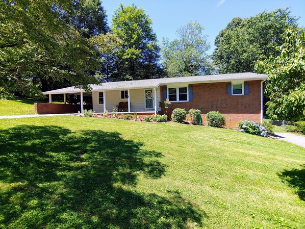 Welcome to my home! Located on a very quiet street close to shopping, restaurants, grocery stores, East Tennessee State University and a full service hospital.