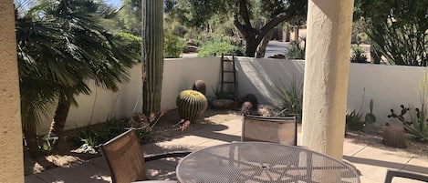 front patio view towards to street