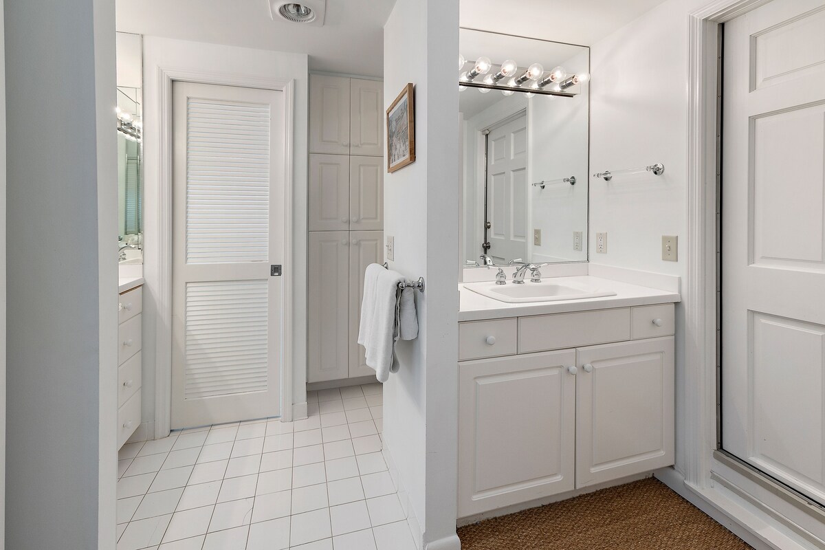 3 Bedroom home 75 yards to the Beach with private pool!
