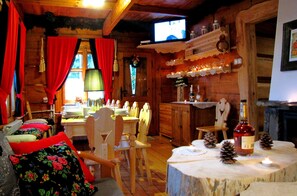 Salon kominkowy.