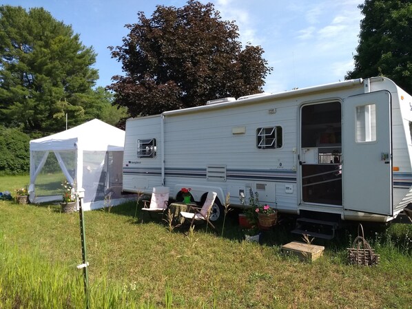 stationary camper with screened sitting area