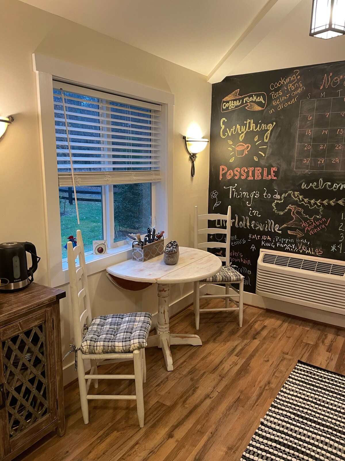 HIDDEN GEM BARN STUDIO WITH A VIEW near Monticello, wineries, with pool