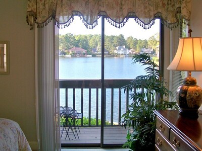 Stunning Lakeviews in Pinehurst! 