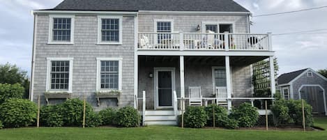 The house sits on 3/4 of an acre, peaceful and quiet. 