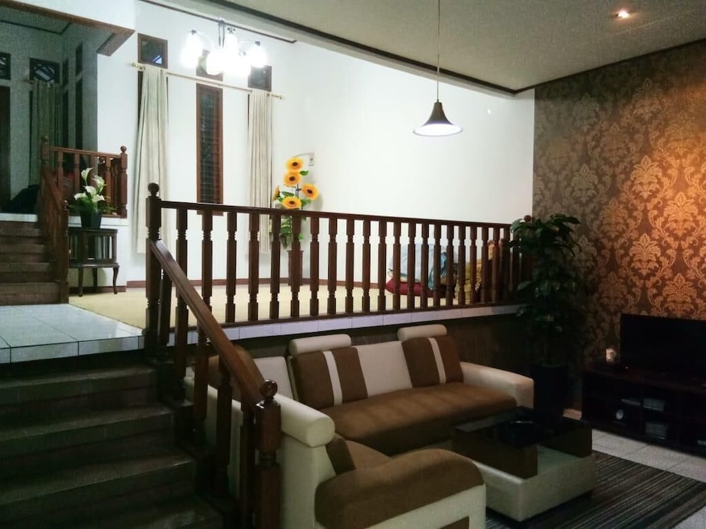 Sarimadu29 Full House (Entire Home, Breakfast, Wifi,Gazebo) - Bandung Sarimadu29 Full House (Entire Home, Breakfast, Wifi,Gazebo) - Bandung