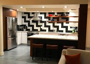 Beautiful, open kitchen with black-and-white Italian marble backsplash