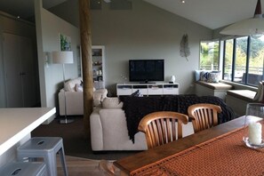 Lounge/dining