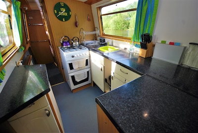 Narrowboat - Sleeps 10 - Raki Raki - 69ft