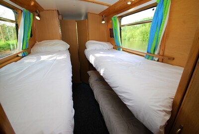 Narrowboat - Sleeps 10 - Raki Raki - 69ft