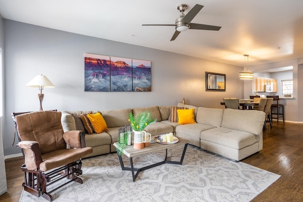 You will absolutely love Saguaro Sunrise! This 2 bedroom/2 bath condo is in the heart Arizona's iconic cities!