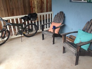 LARGE COVERED PORCH