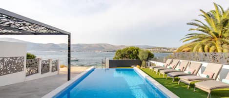 pool and sea view