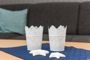 Wohnzimmer mit integriertem Küchenbereich