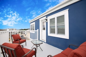 Large deck overlooks Ocean Ave. can see fireworks from the inlet!